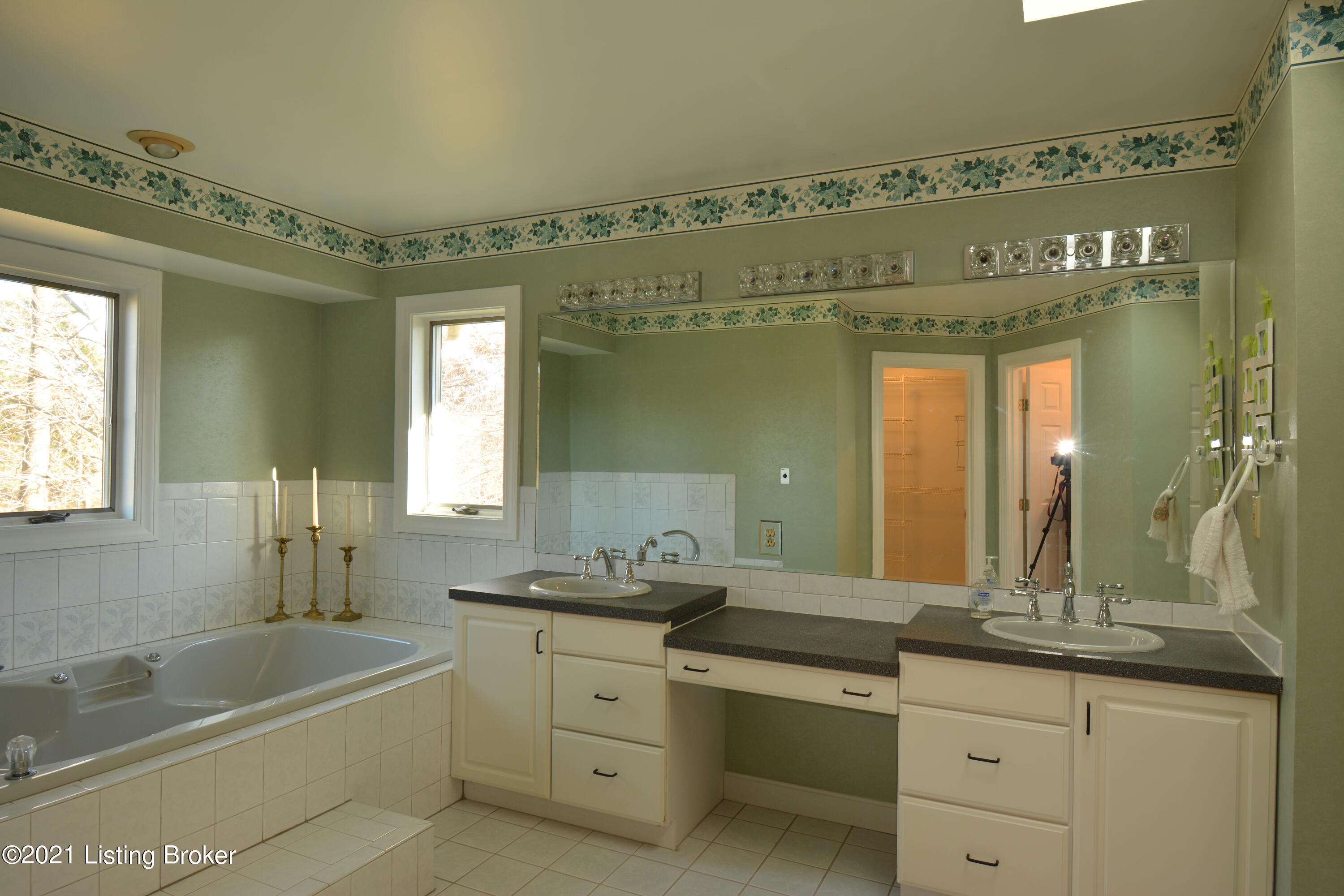 904 Bart Smith Road Smithfield, KY 40068 - Photo 19 of 65 Double sinks