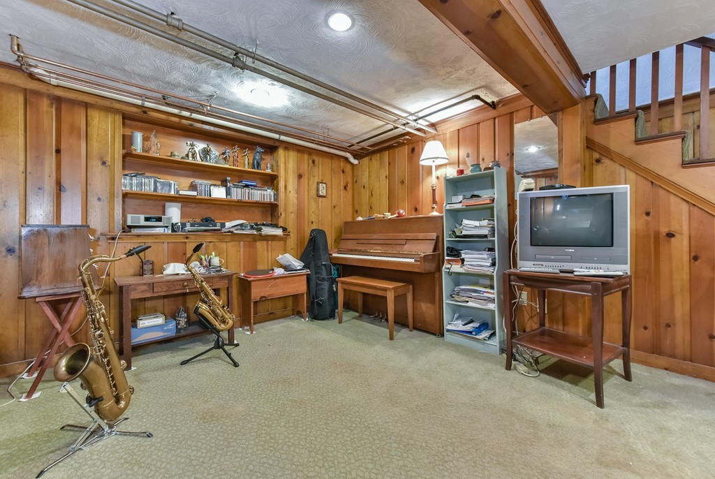 62 Risley Road Brookline, MA 02467 - Photo 13 of 15 Gallery Image 13