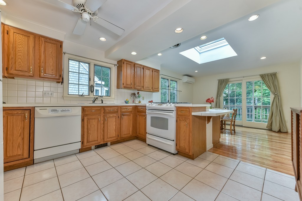 62 Risley Road Brookline, MA 02467 - Photo 6 of 15 Gallery Image 6