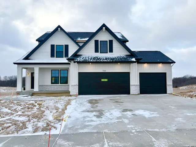 $639,900 | 7105 Kettle Dale Avenue Southeast, Alto, MI 49302