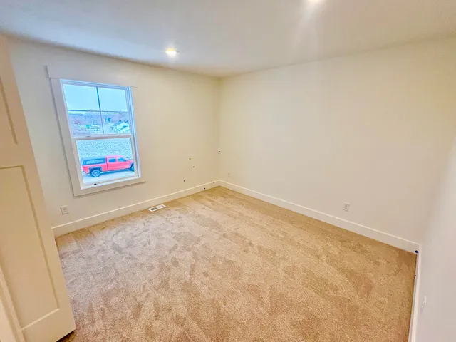 $639,900 | 7105 Kettle Dale Avenue Southeast, Alto, MI 49302