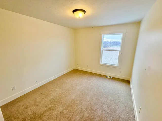 $639,900 | 7105 Kettle Dale Avenue Southeast, Alto, MI 49302