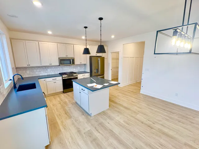 $639,900 | 7105 Kettle Dale Avenue Southeast, Alto, MI 49302