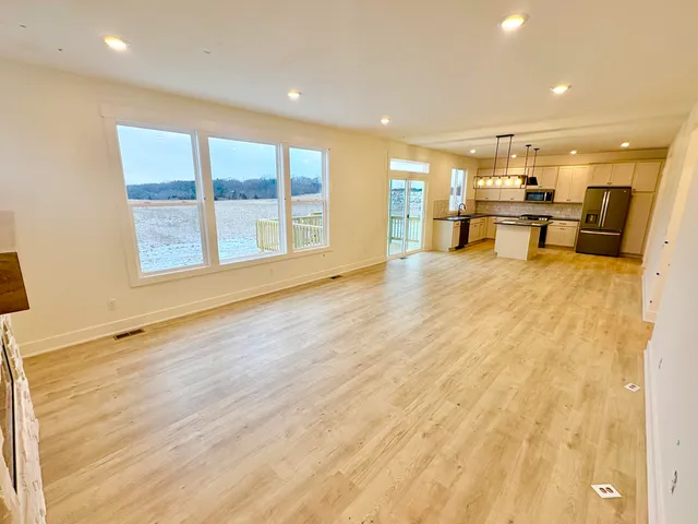 $639,900 | 7105 Kettle Dale Avenue Southeast, Alto, MI 49302