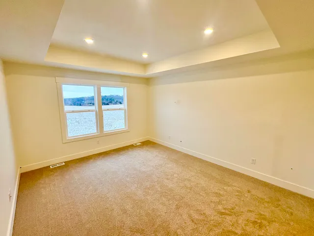 $639,900 | 7105 Kettle Dale Avenue Southeast, Alto, MI 49302