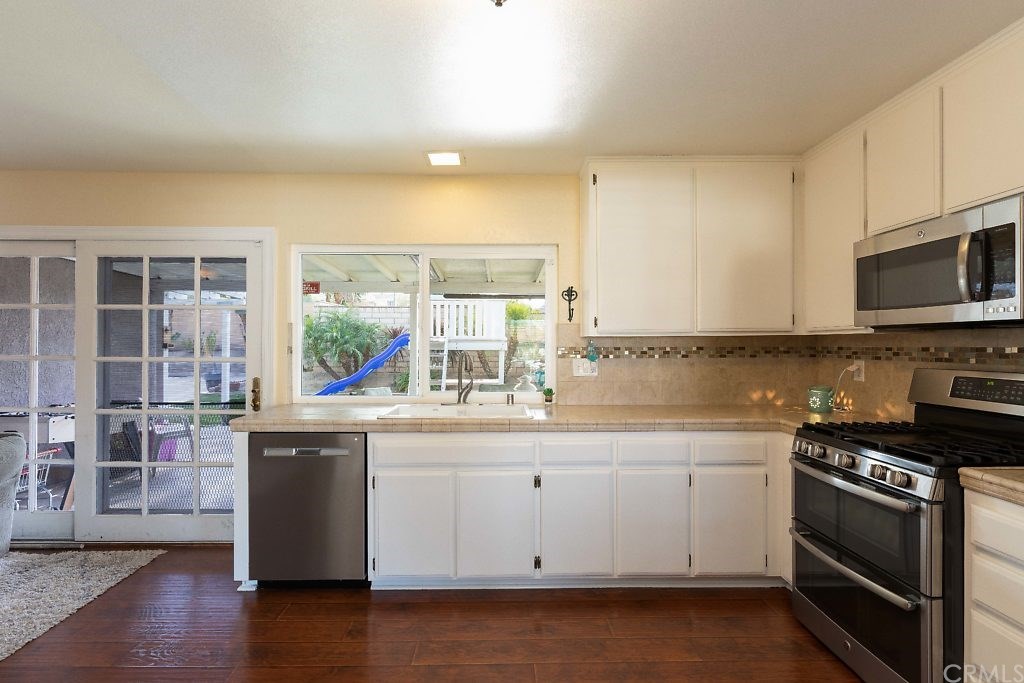 1614 Hemlock Circle Corona, CA 92879 - Photo 11 of 41