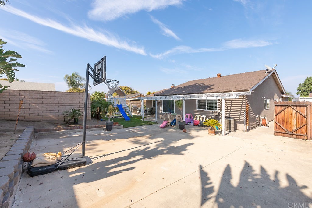 1614 Hemlock Circle Corona, CA 92879 - Photo 29 of 41