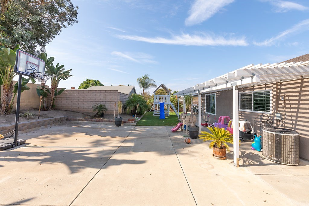 1614 Hemlock Circle Corona, CA 92879 - Photo 30 of 41