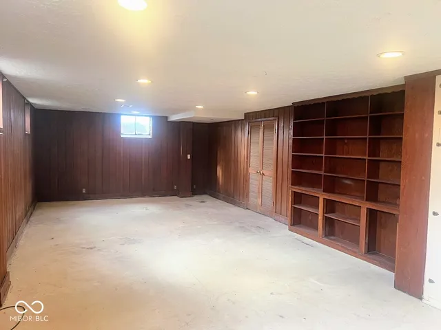 $183,000 | 68 North 17th Avenue, Beech Grove, IN 46107