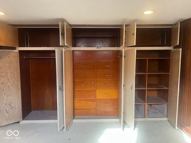 $183,000 | 68 North 17th Avenue, Beech Grove, IN 46107