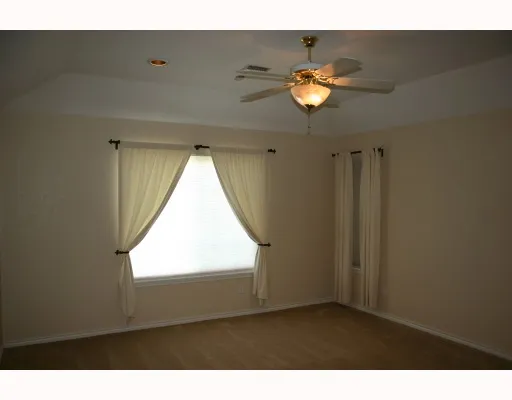 a view of empty room with window