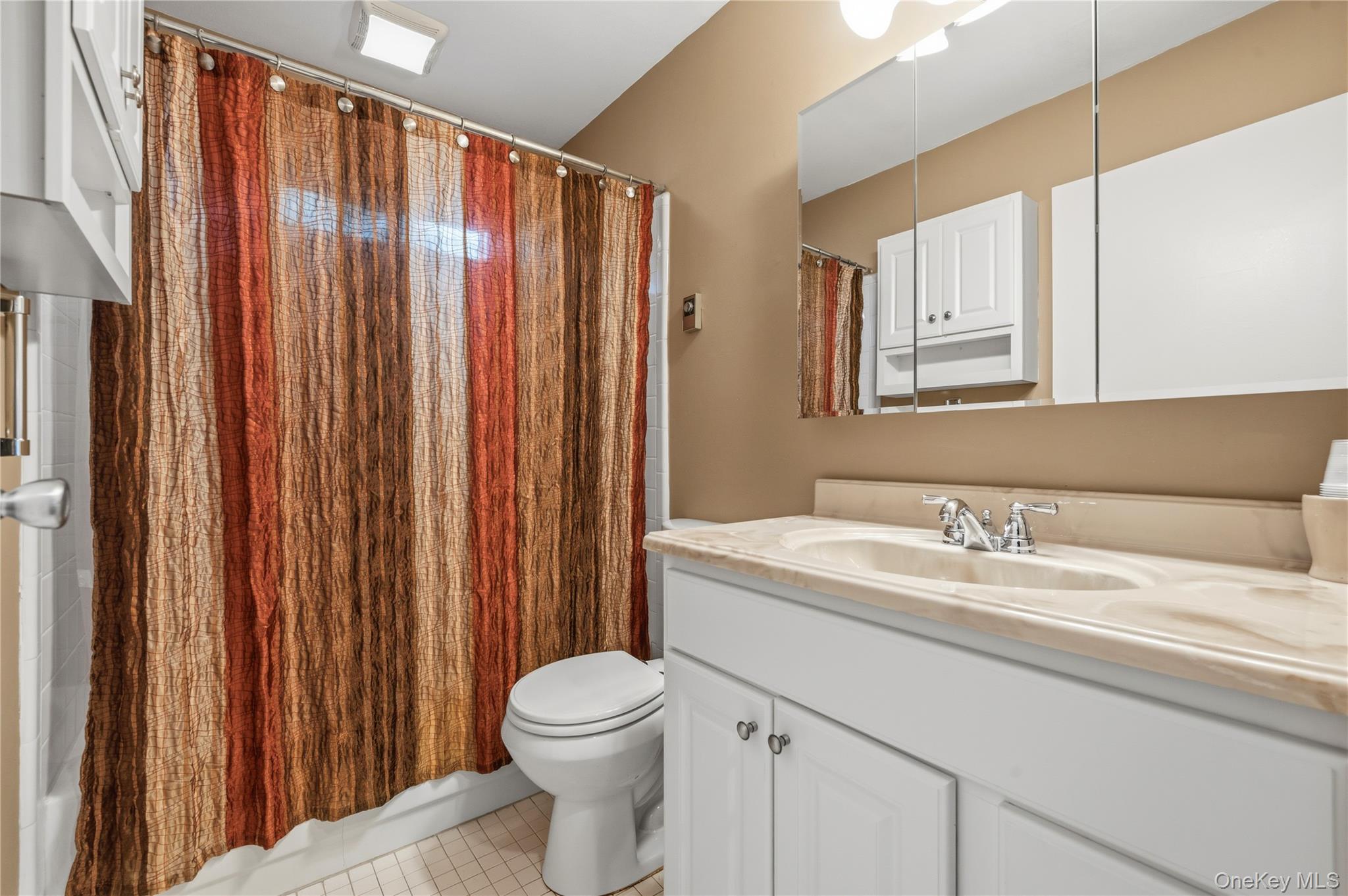 7 Avon Court Ridge, NY 11961 - Photo 12 of 17 Gallery Image 12