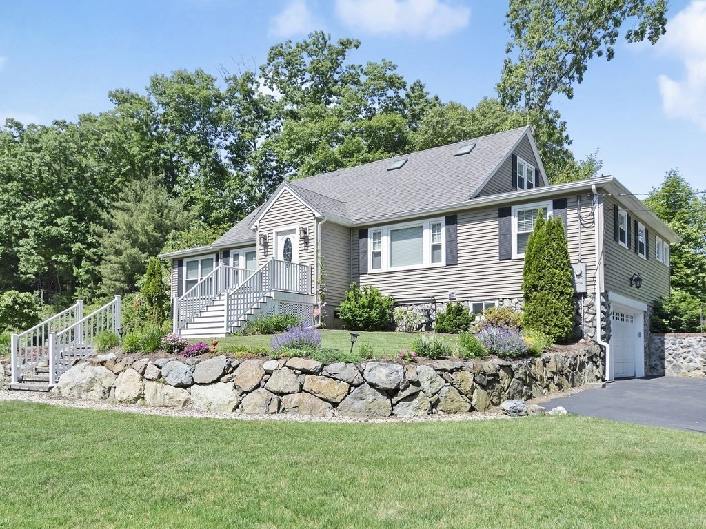 7 Christopher Road Waltham, MA 02451 - Photo 1 of 36 Gallery Image 1