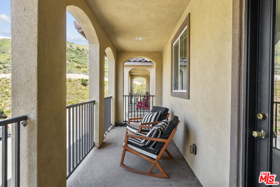 22157 Barrington Way Saugus, CA 91350 - Photo 24 of 48