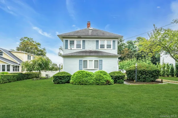 $670,000 | 9450 Old Sound Avenue, Mattituck, NY 11952
