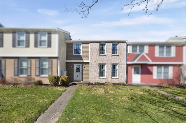 $199,900 | 35 Summit Knolls Drive, Webster, NY 14580