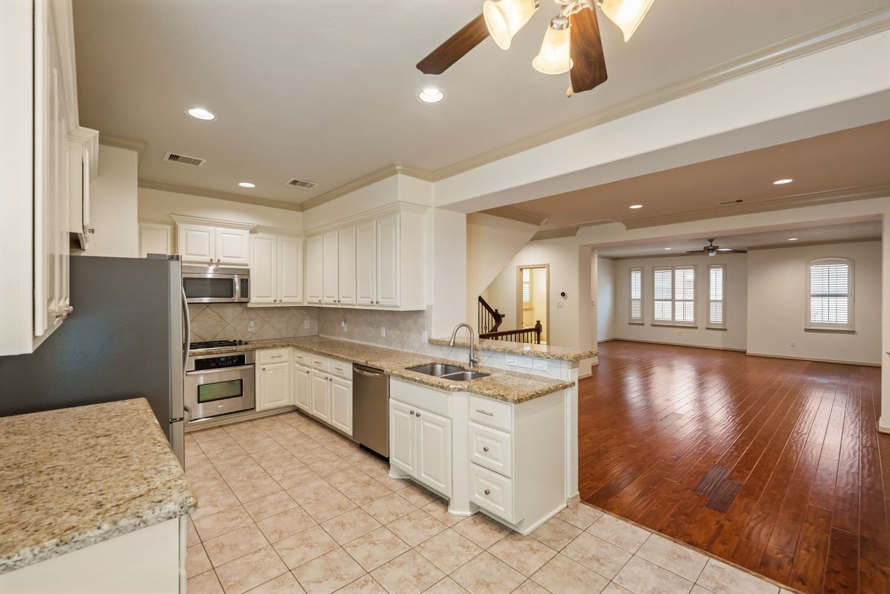 4018 Childress Street Houston, TX 77005 - Photo 12 of 20