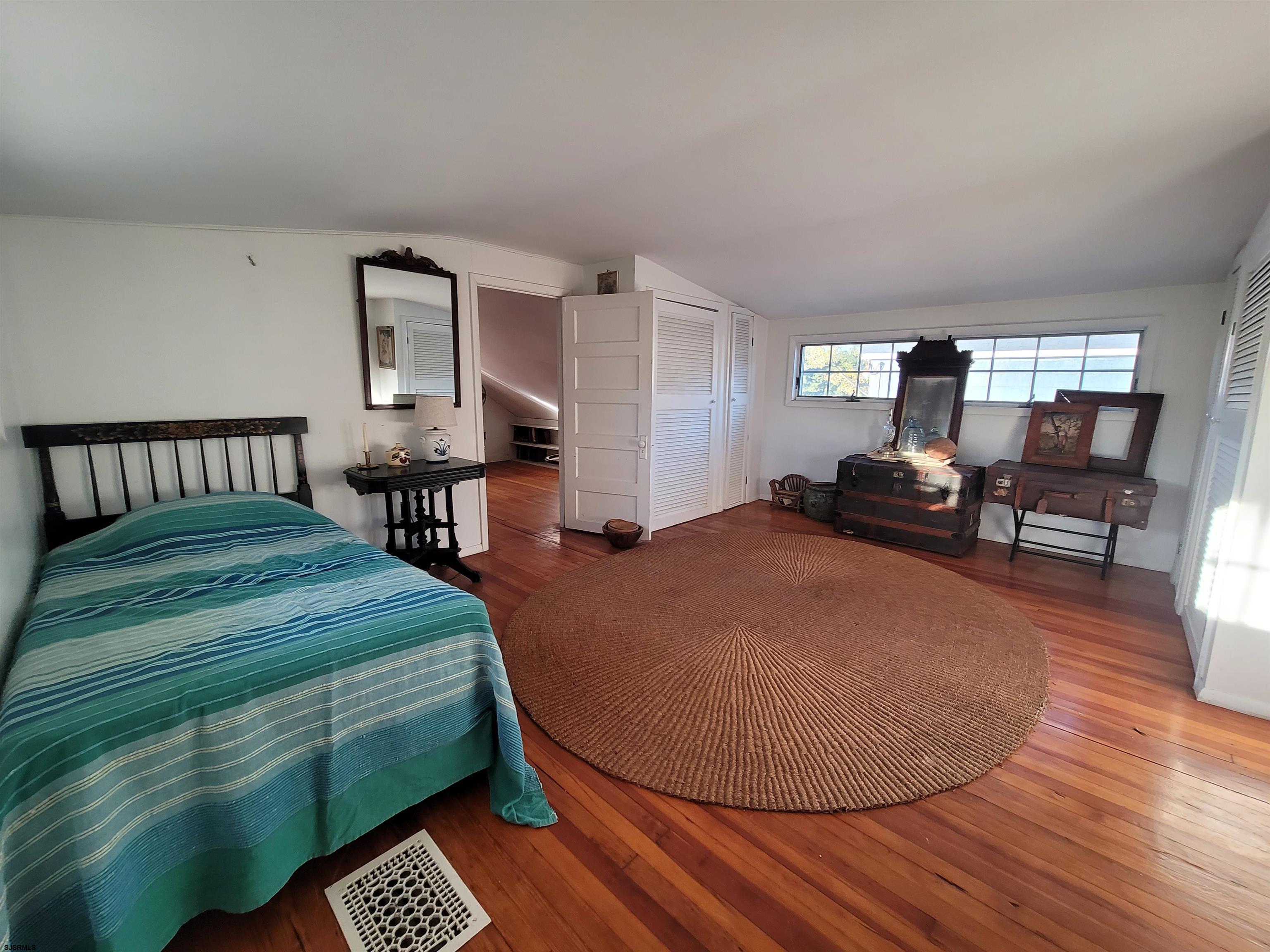 804 2nd Street Somers Point, NJ 08244 - Photo 19 of 29 a living room with furniture