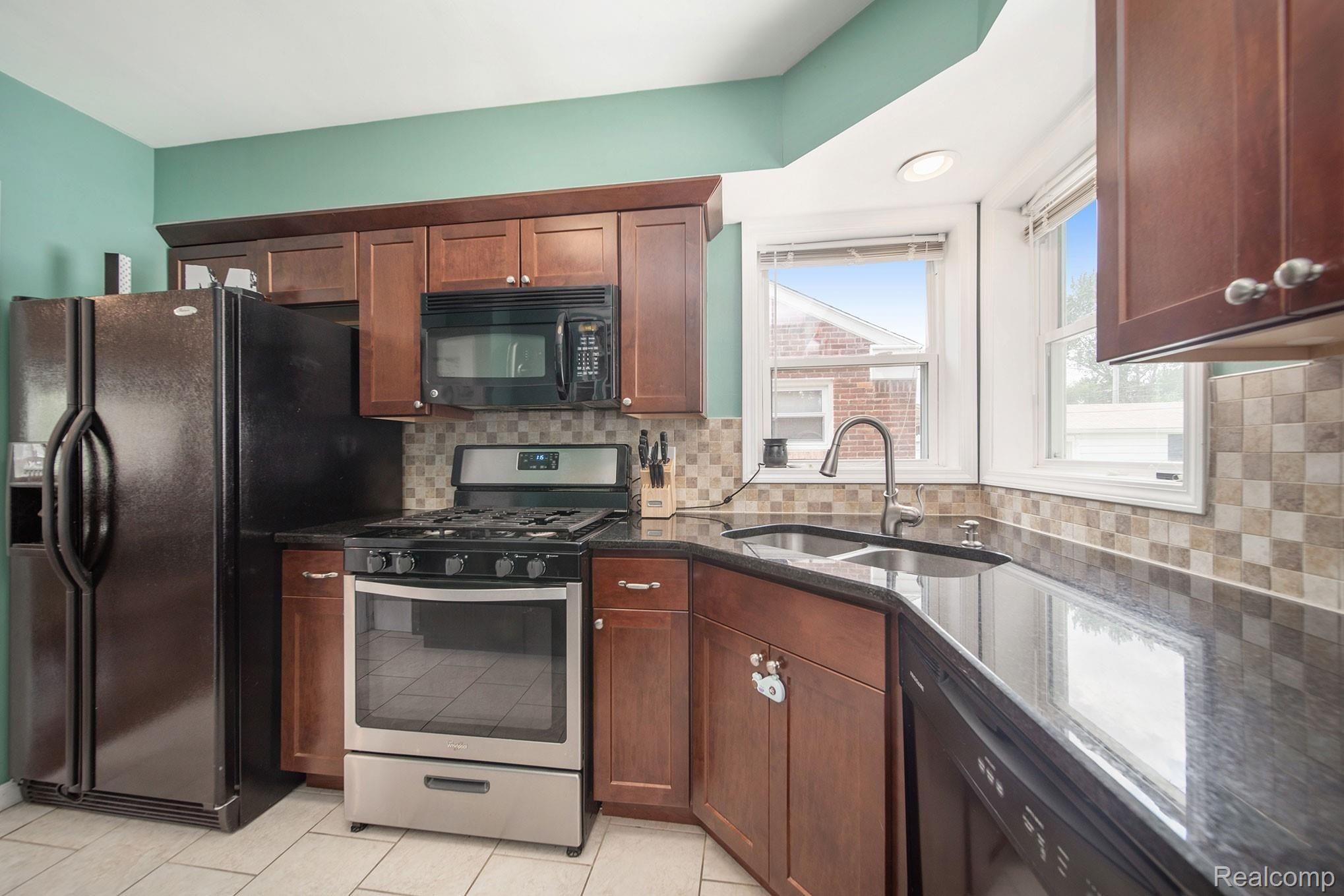 112 Normandy Road Royal Oak, MI 48073 - Photo 11 of 28 112-Normandy_11.jpg
