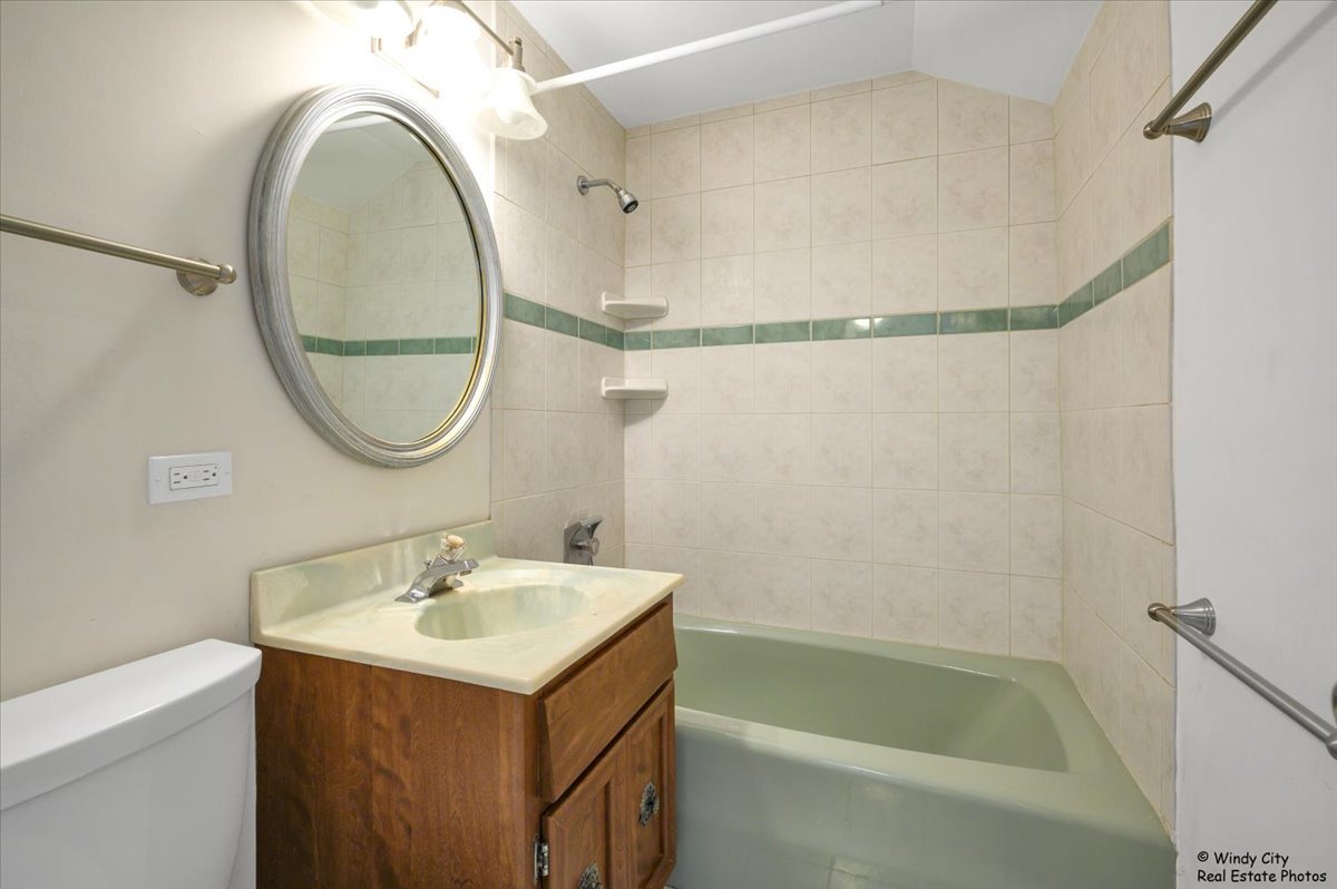 420 North Wille Street Mount Prospect, IL 60056 - Photo 19 of 28 a bathroom with a sink mirror vanity and a bathtub