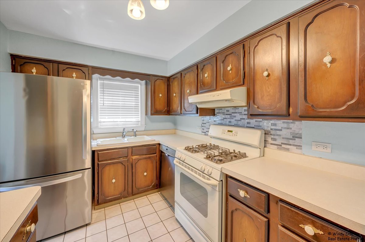 420 North Wille Street Mount Prospect, IL 60056 - Photo 7 of 28 a kitchen with stainless steel appliances granite countertop a stove a sink dishwasher and a refrigerator