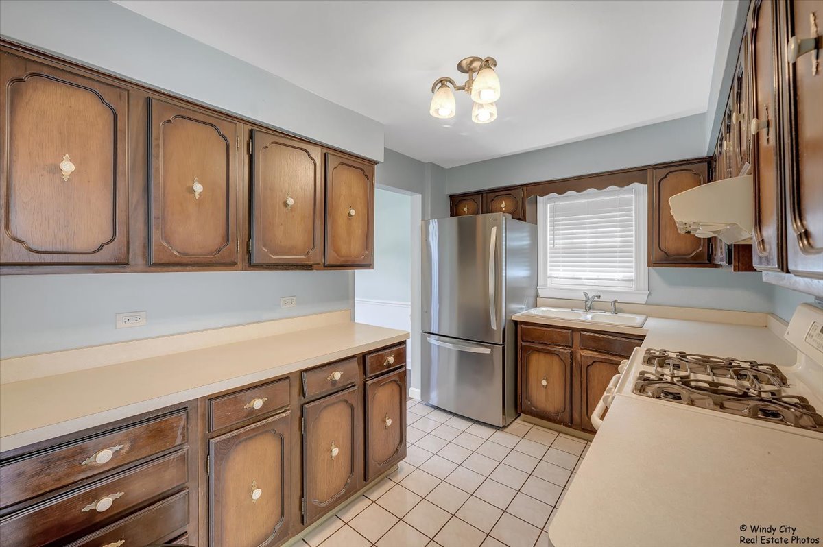 420 North Wille Street Mount Prospect, IL 60056 - Photo 9 of 28 a kitchen with stainless steel appliances granite countertop a stove a sink and a refrigerator