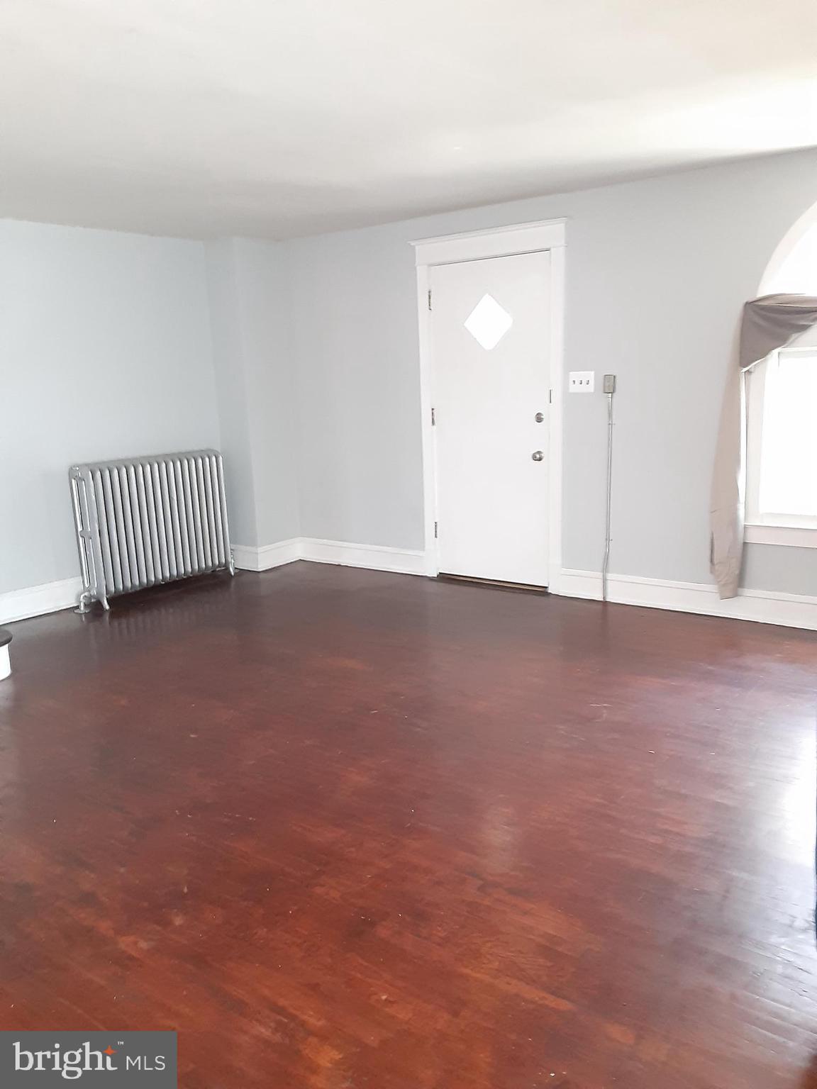 205 Shirley Road Upper Darby, PA 19082 - Photo 5 of 31 Living Room