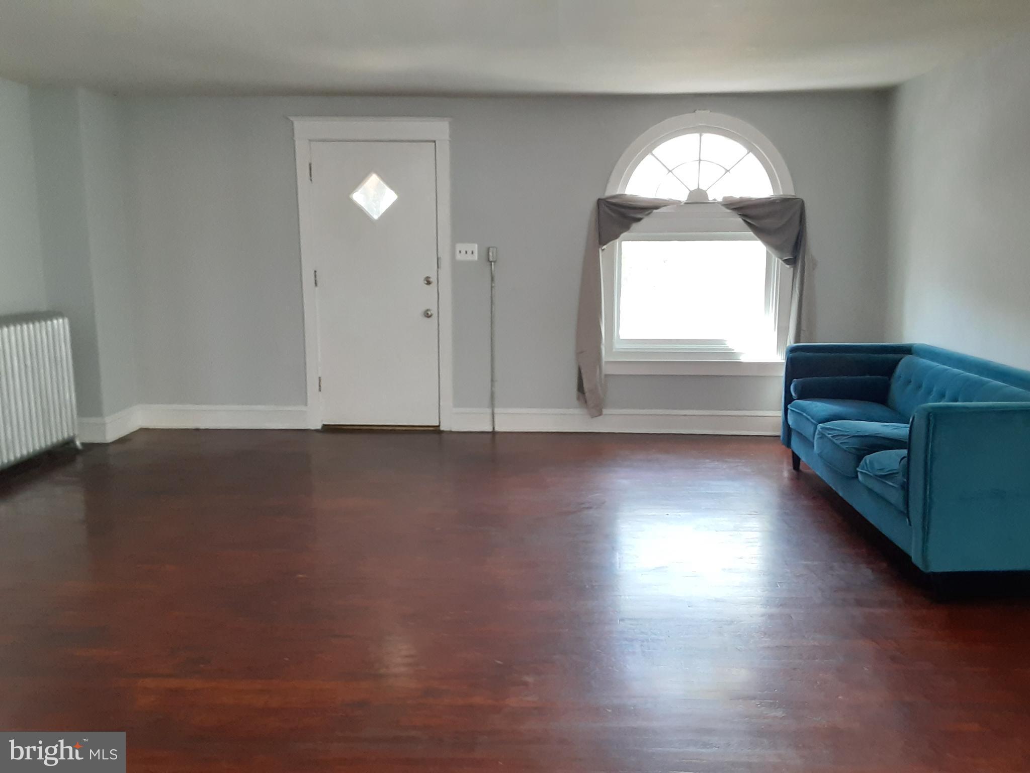 205 Shirley Road Upper Darby, PA 19082 - Photo 6 of 31 Living Room