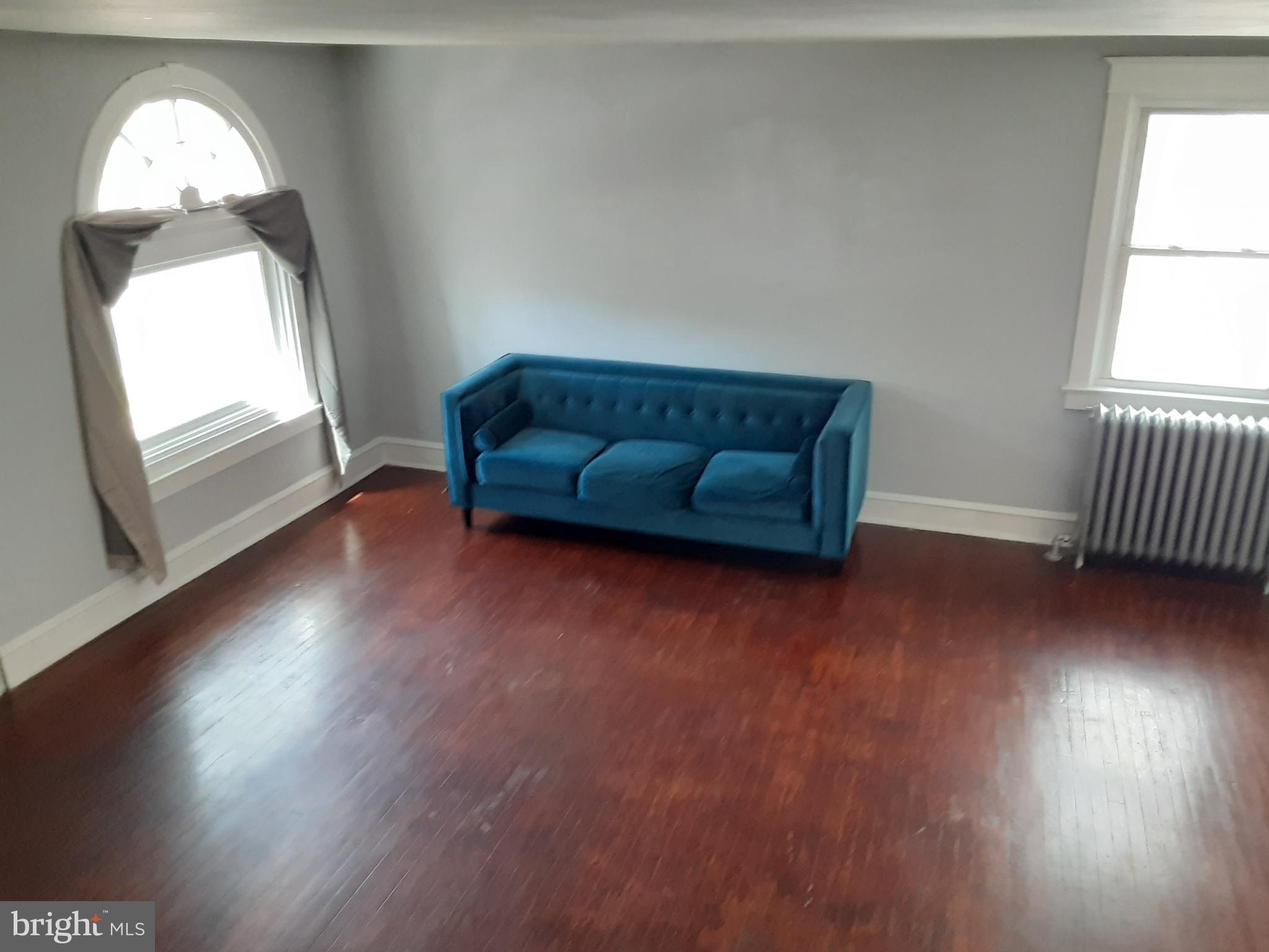 205 Shirley Road Upper Darby, PA 19082 - Photo 7 of 31 Living Room