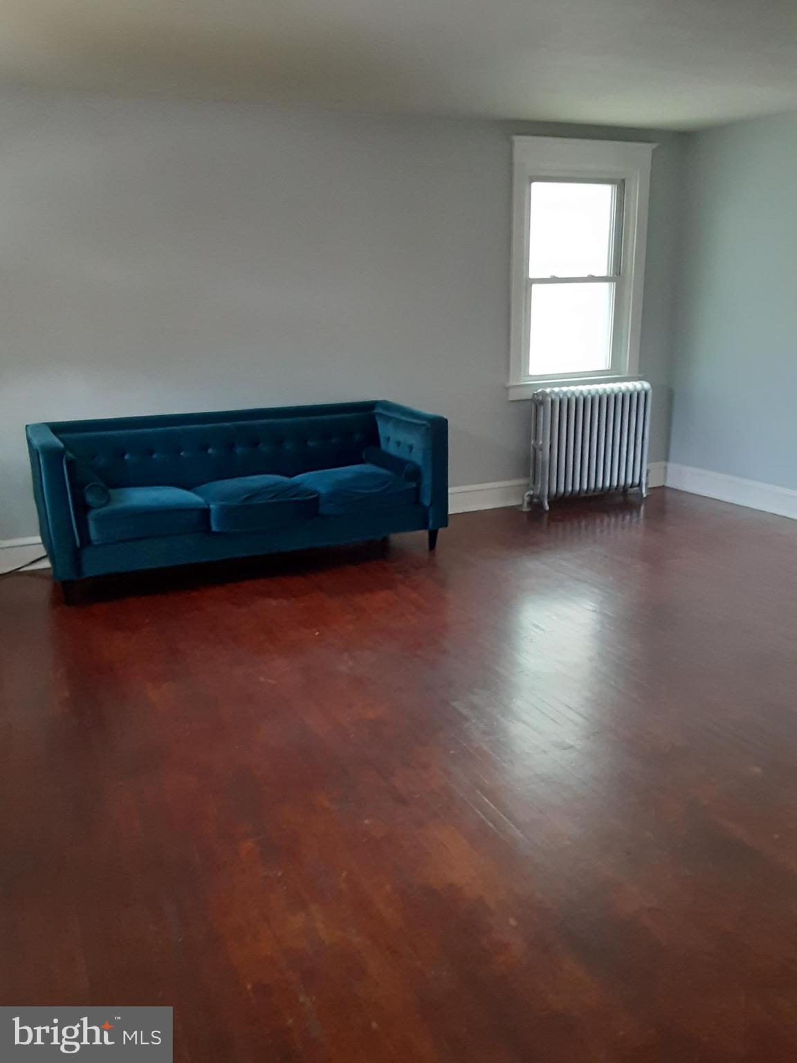 205 Shirley Road Upper Darby, PA 19082 - Photo 8 of 31 Living Room