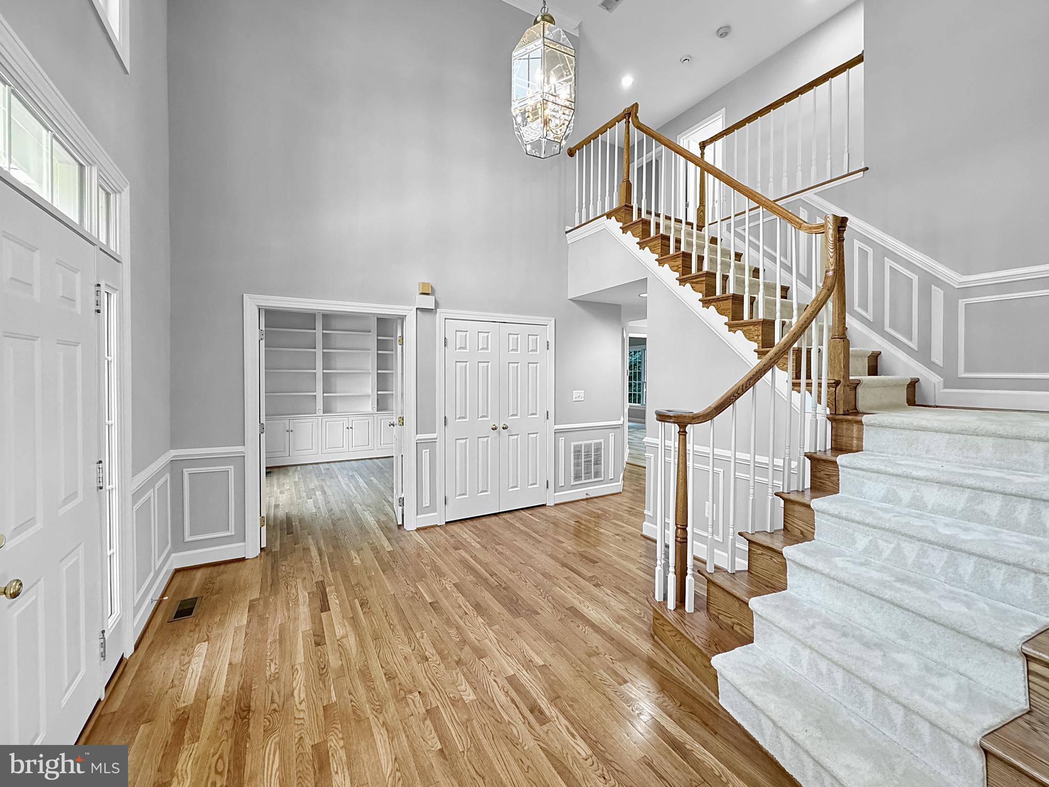 1102 Grand Hamptons Drive Herndon, VA 20170 - Photo 3 of 37