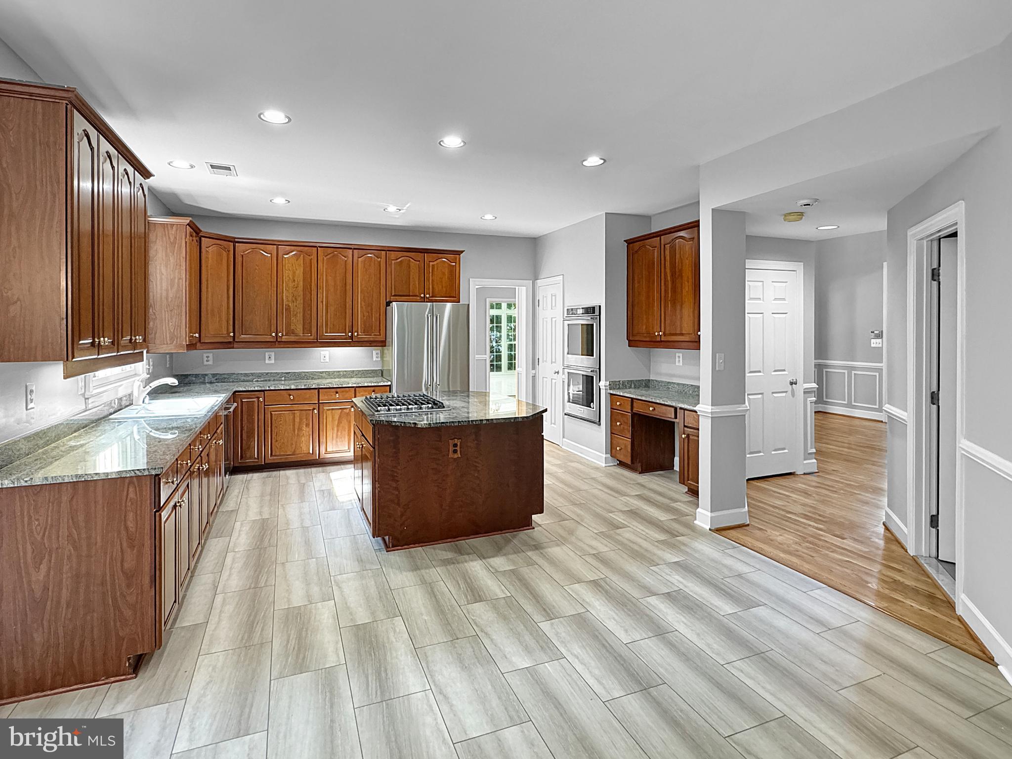 1102 Grand Hamptons Drive Herndon, VA 20170 - Photo 5 of 37