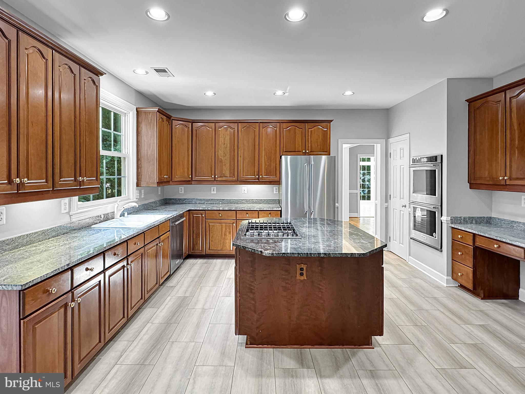 1102 Grand Hamptons Drive Herndon, VA 20170 - Photo 6 of 37