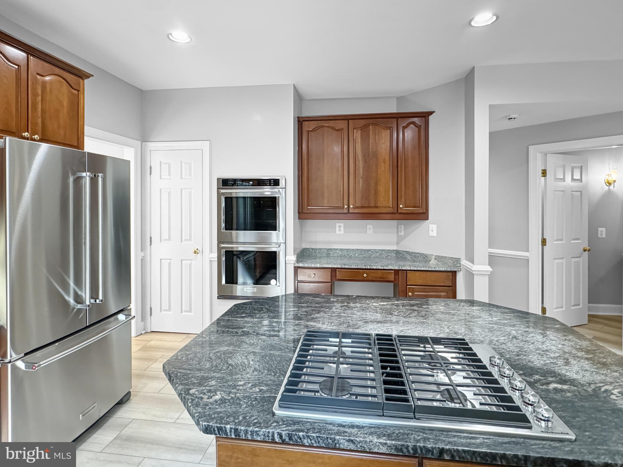 1102 Grand Hamptons Drive Herndon, VA 20170 - Photo 8 of 37