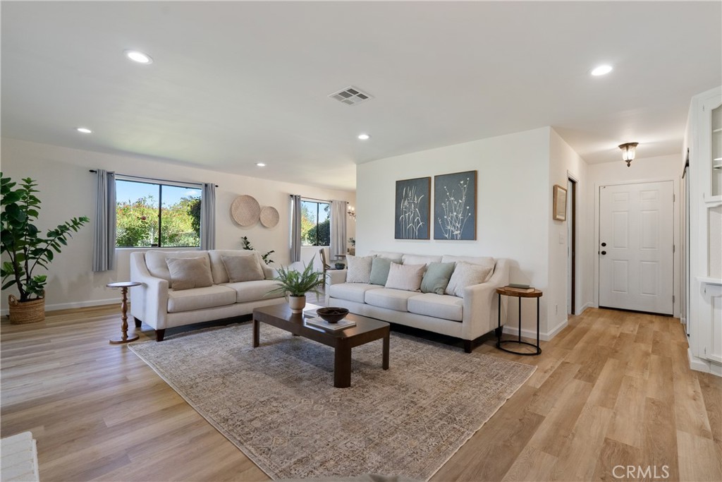 10 Flag Way, Unit C Paso Robles, CA 93446 - Photo 4 of 32 a living room with furniture and a wooden floor
