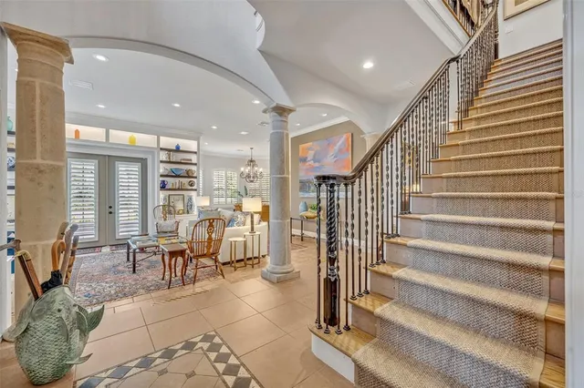 a view of entryway livingroom and hall