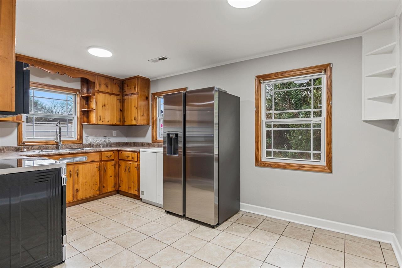 347 Oak Grove Road Spartanburg, SC 29301 - Photo 5 of 30