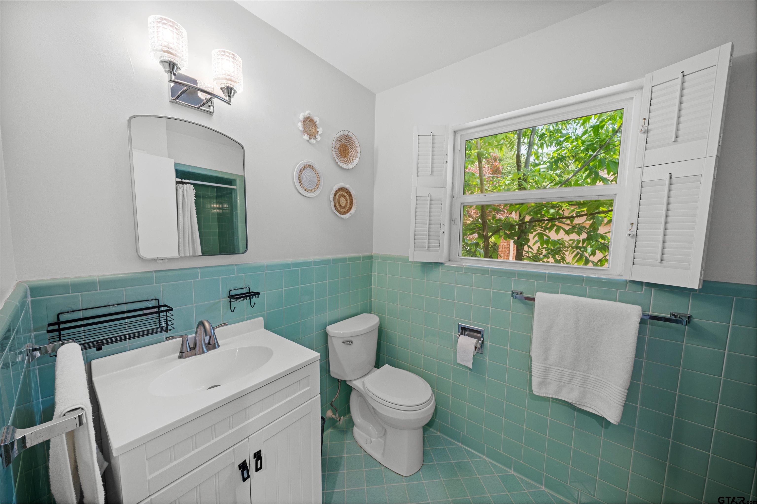 917 Rhodes Drive Tyler, TX 75701 - Photo 17 of 27 a bathroom with a toilet sink and mirror