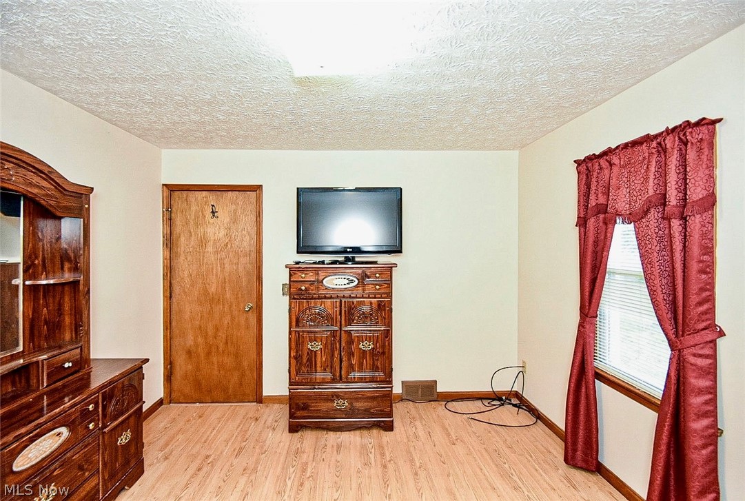 4543 South Arlington Road Uniontown, OH 44685 - Photo 14 of 25 Additional view of bedroom #2