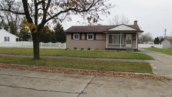 $325,000 | 17486 Poplar Street, Riverview, MI 48193