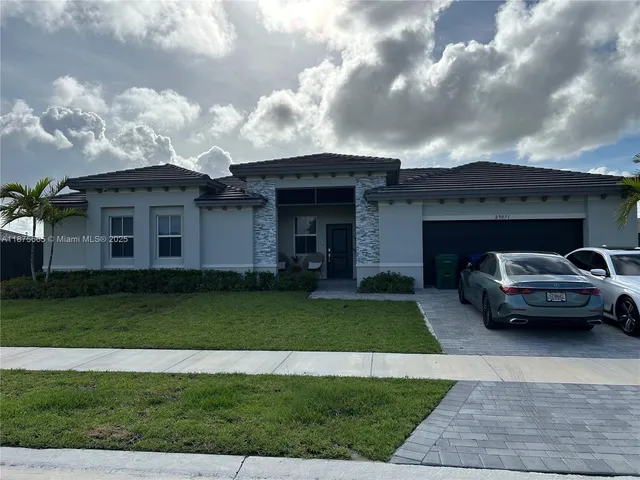 $4,900 | 29071 Ave, Homestead, FL 33030