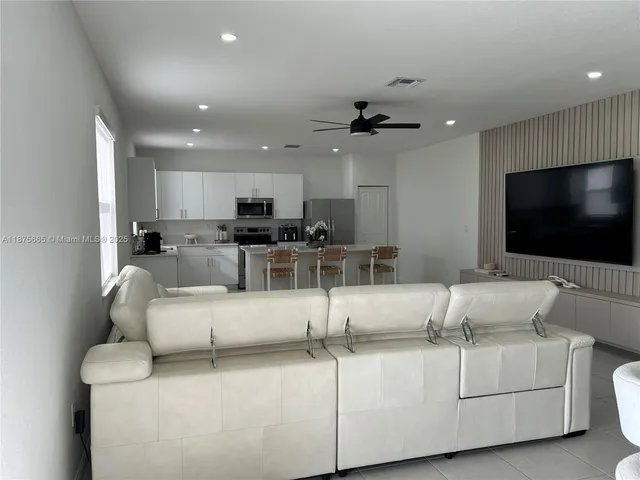 $4,900 | 29071 Ave, Homestead, FL 33030