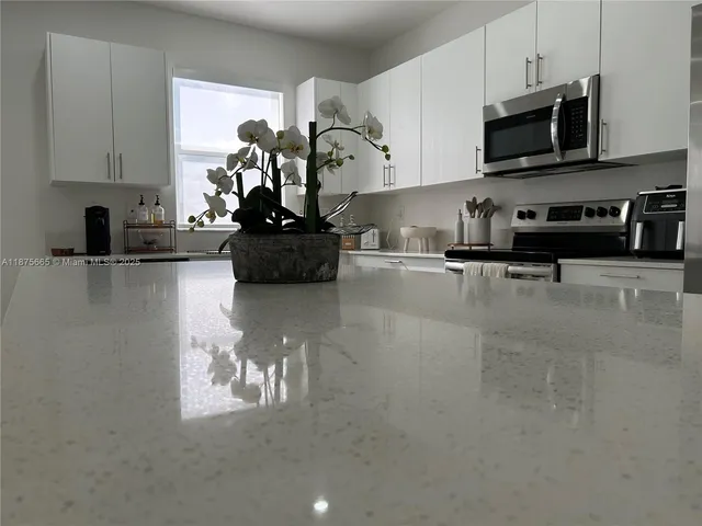 $4,900 | 29071 Ave, Homestead, FL 33030