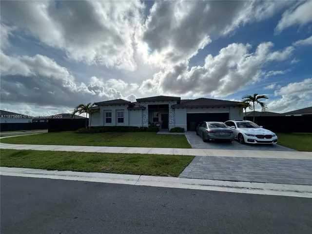 $4,900 | 29071 Ave, Homestead, FL 33030