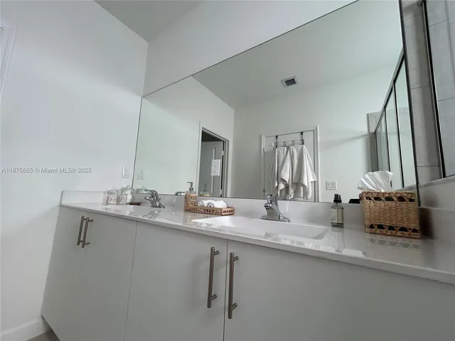 $4,900 | 29071 Ave, Homestead, FL 33030