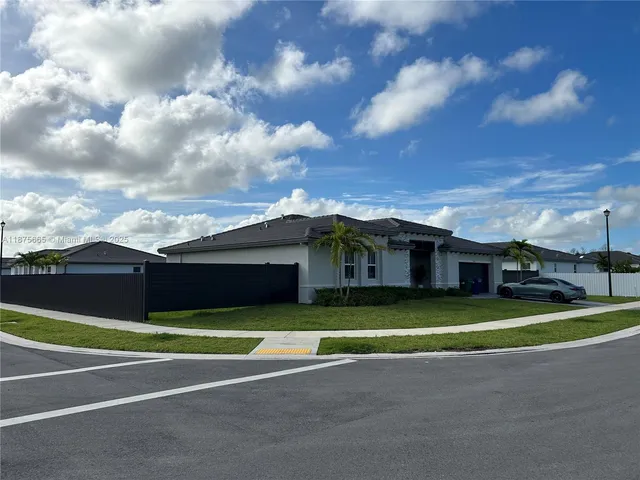 $4,900 | 29071 Ave, Homestead, FL 33030