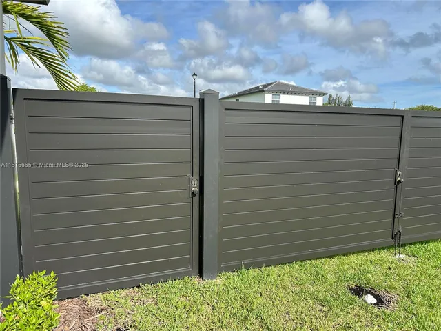 $4,900 | 29071 Ave, Homestead, FL 33030