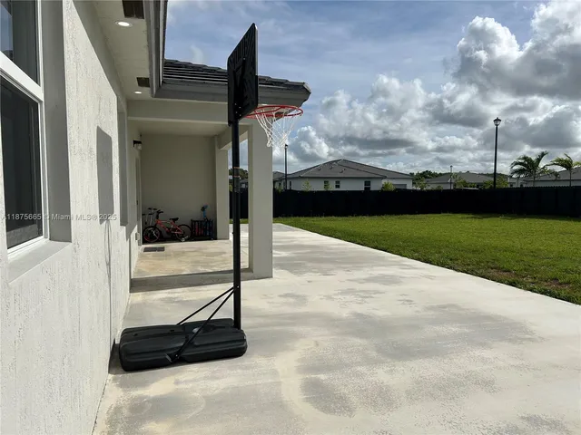 $4,900 | 29071 Ave, Homestead, FL 33030