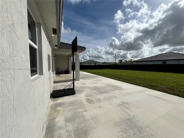 $4,900 | 29071 Ave, Homestead, FL 33030