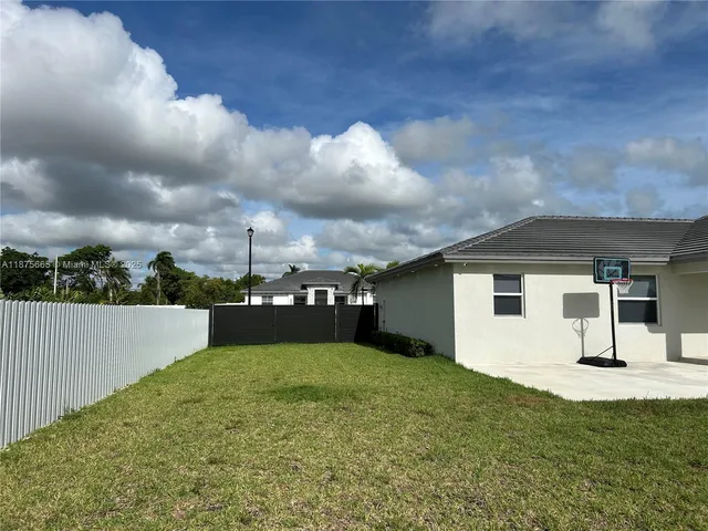 $4,900 | 29071 Ave, Homestead, FL 33030